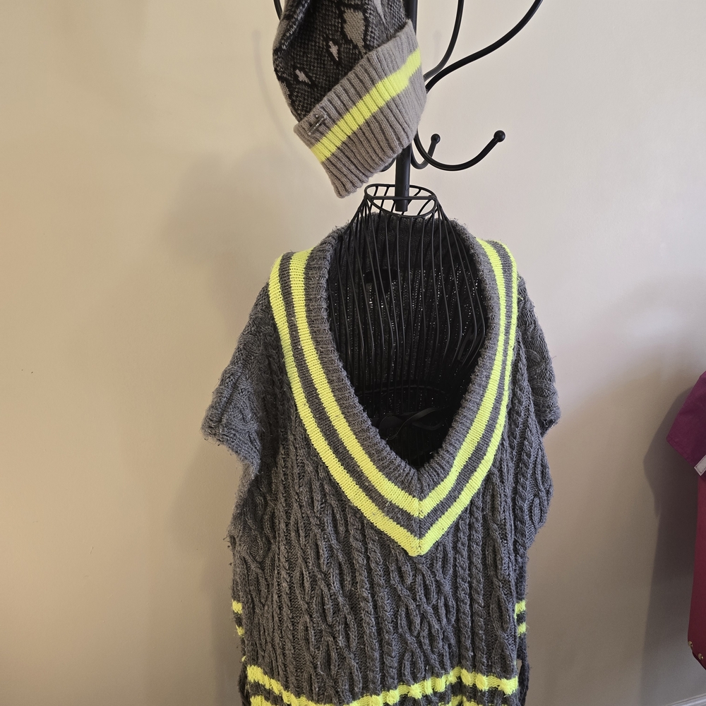 Steve Madden Gray and Neon Yellow V-Neck Sweater with Matching Hat